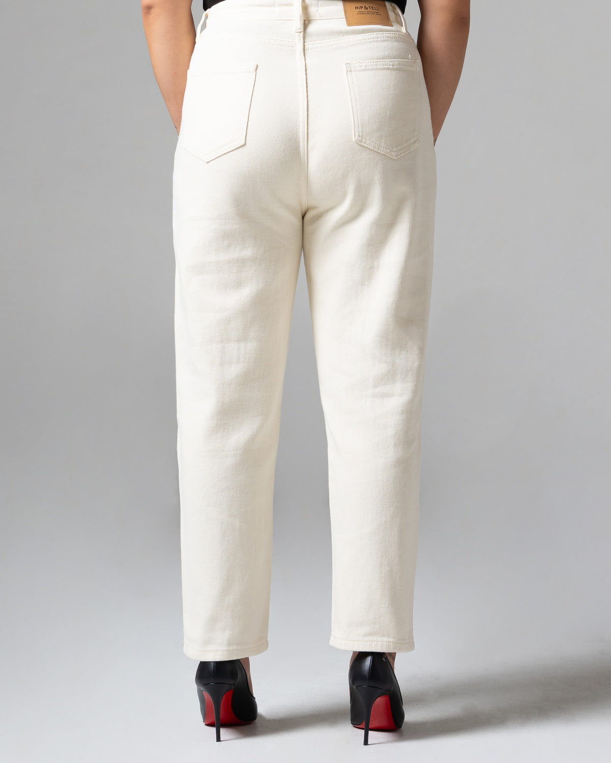 Boston Mom Jeans Cream, mid size, detail belakang