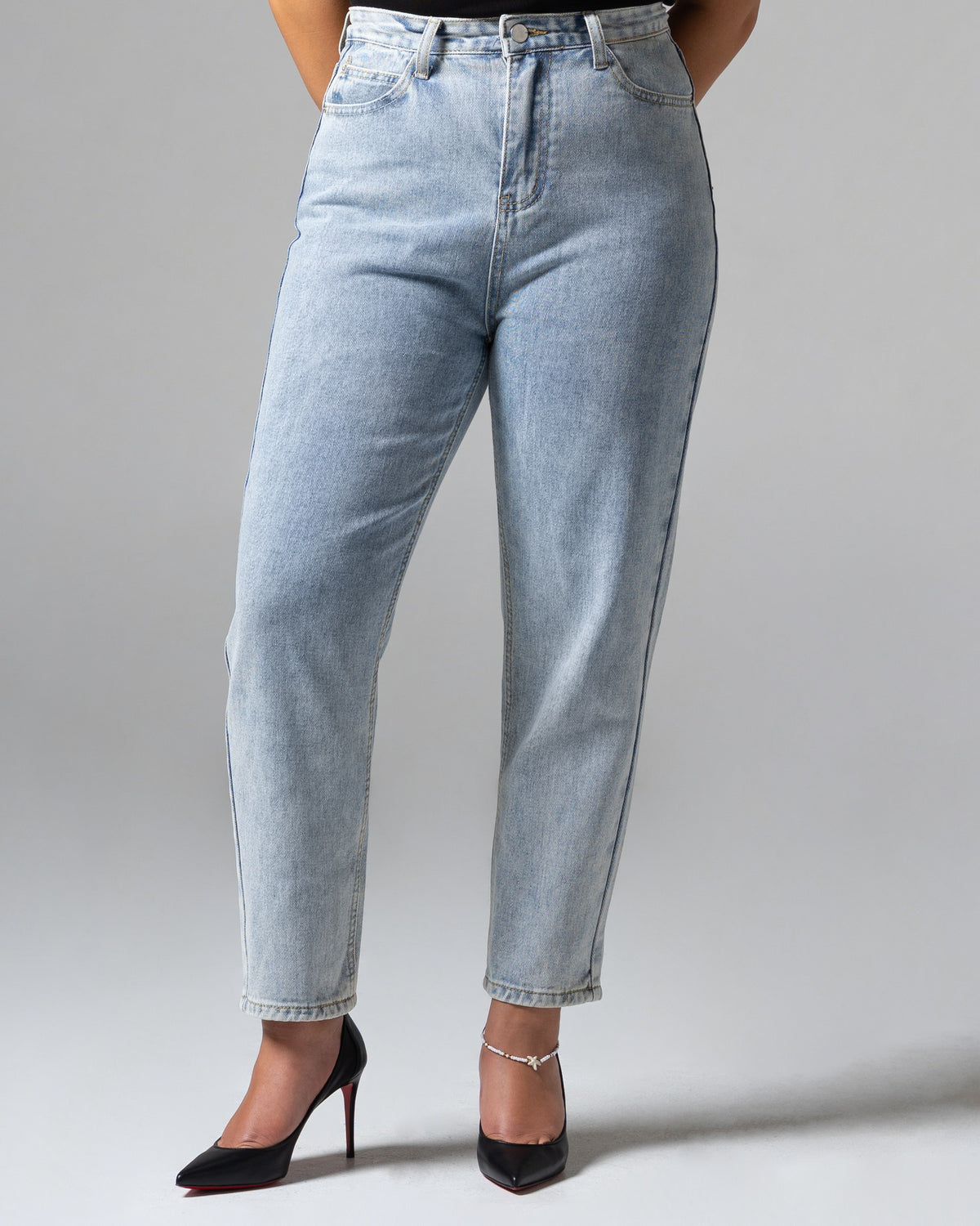 Boston Mom Jeans Light Blue, mid size, detail depan