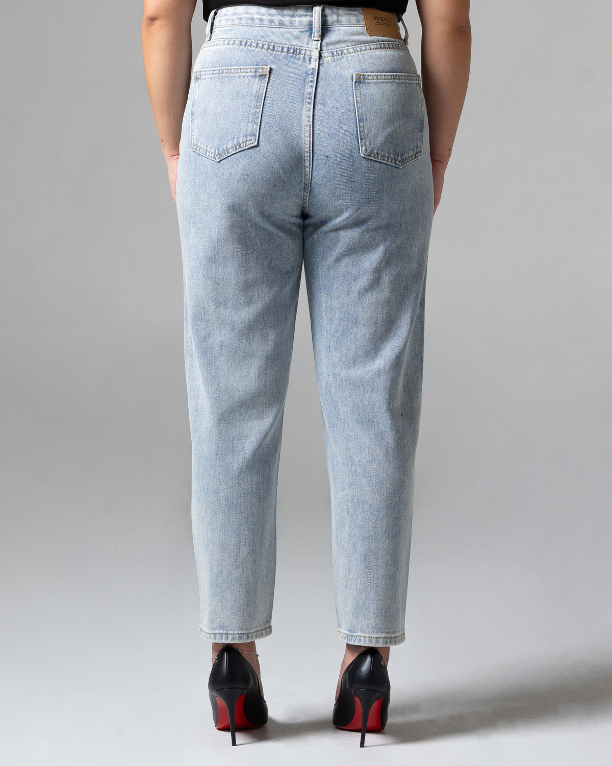 Boston Mom Jeans Light Blue, mid size, detail belakang