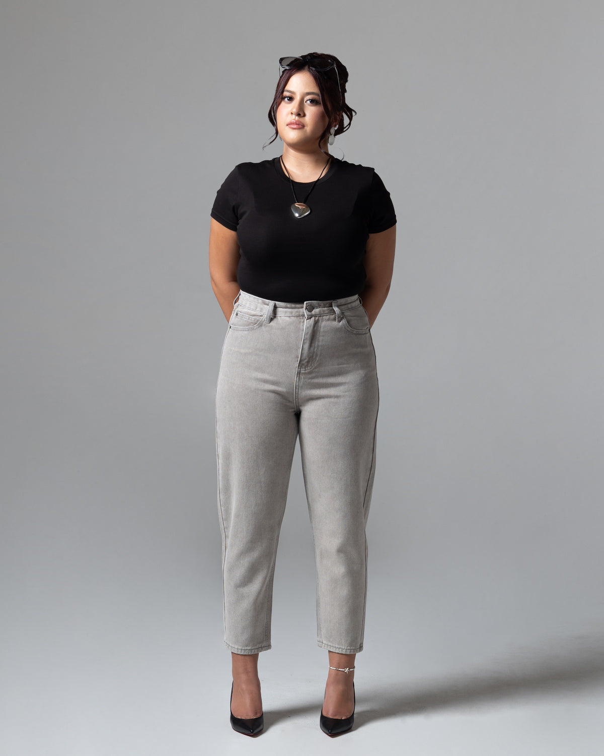 Boston Mom Jeans Light Grey, mid size, tampak depan