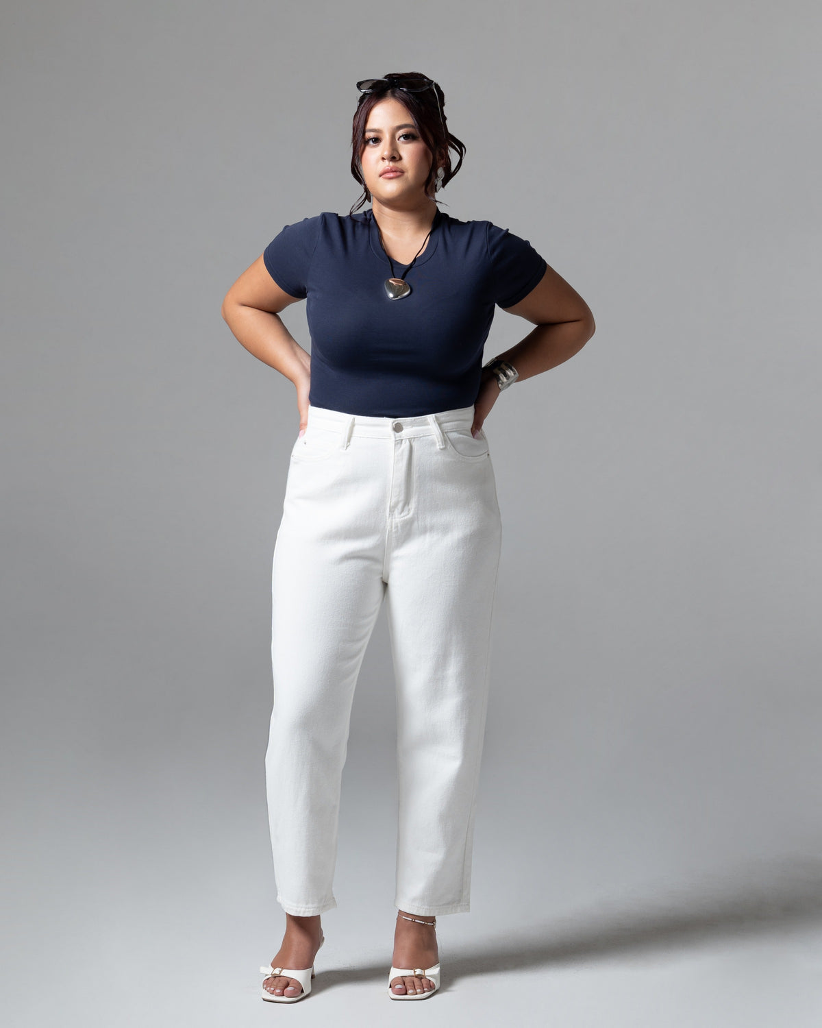 Boston Mom Jeans White, mid size, tampak depan
