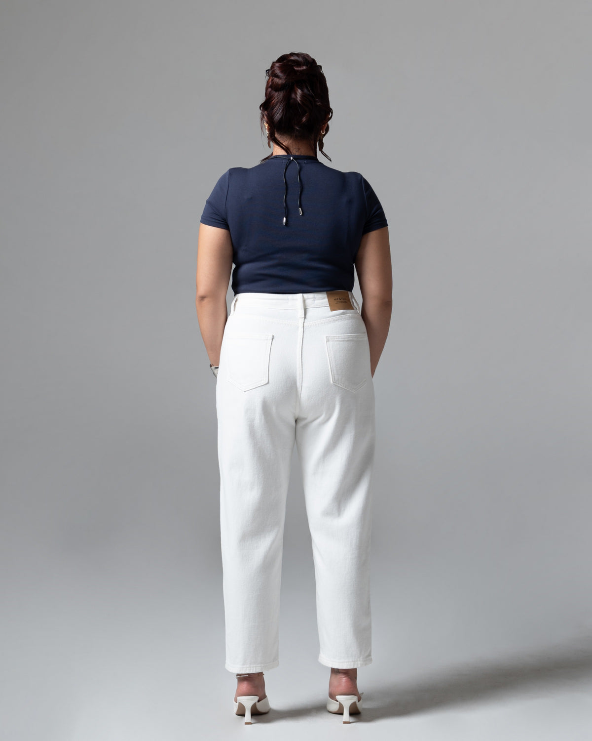 Boston Mom Jeans White, mid size, tampak belakang