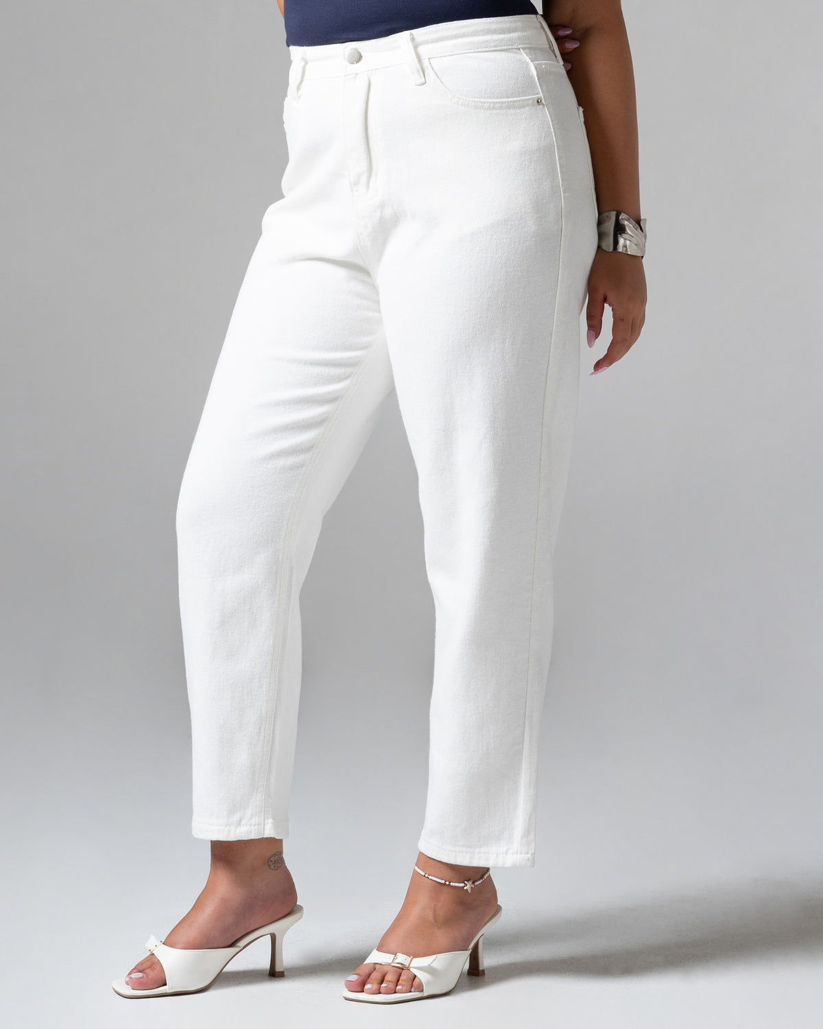 Boston Mom Jeans White, mid size, detail depan