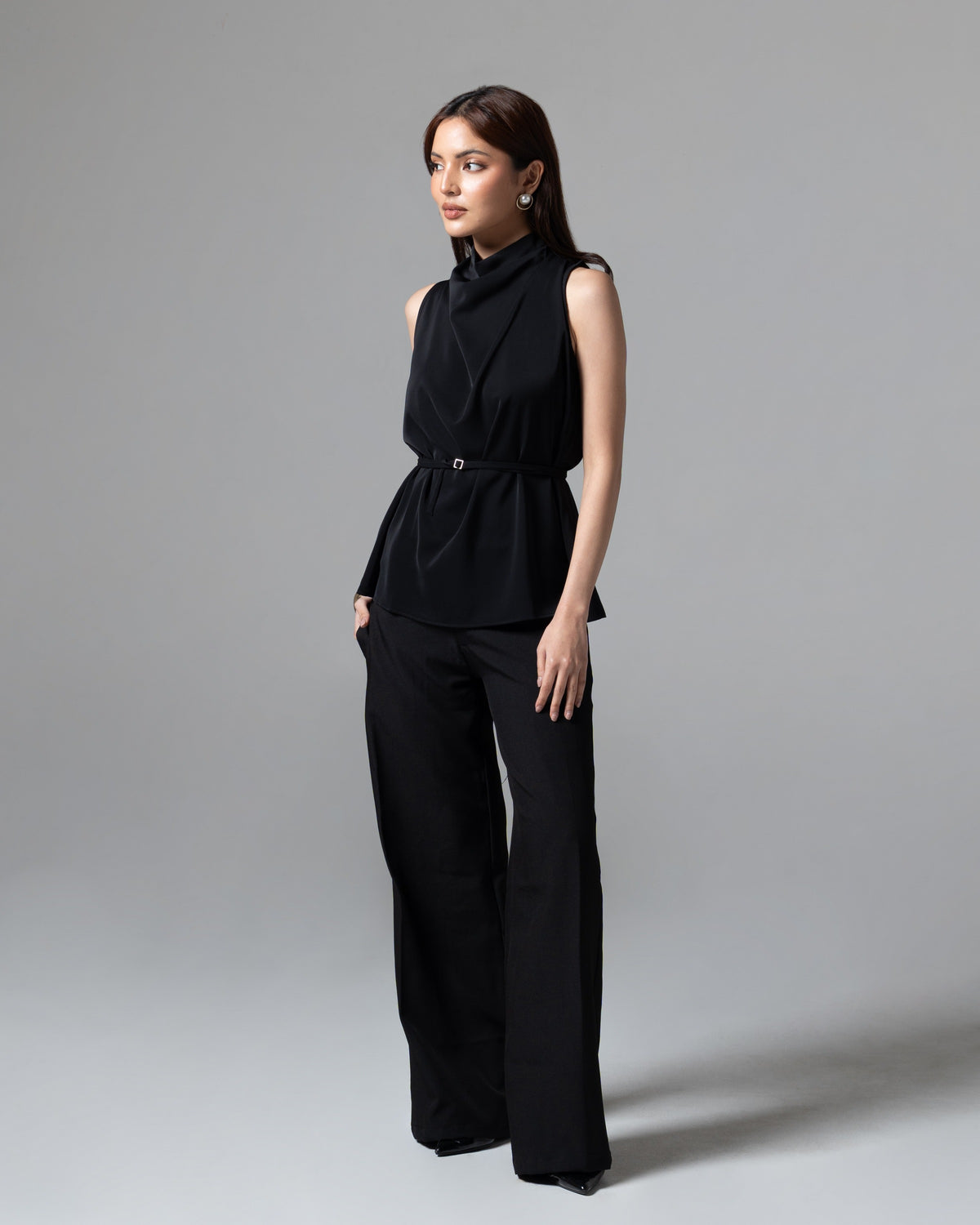 Clyde Top Black, regular size, tampak depan