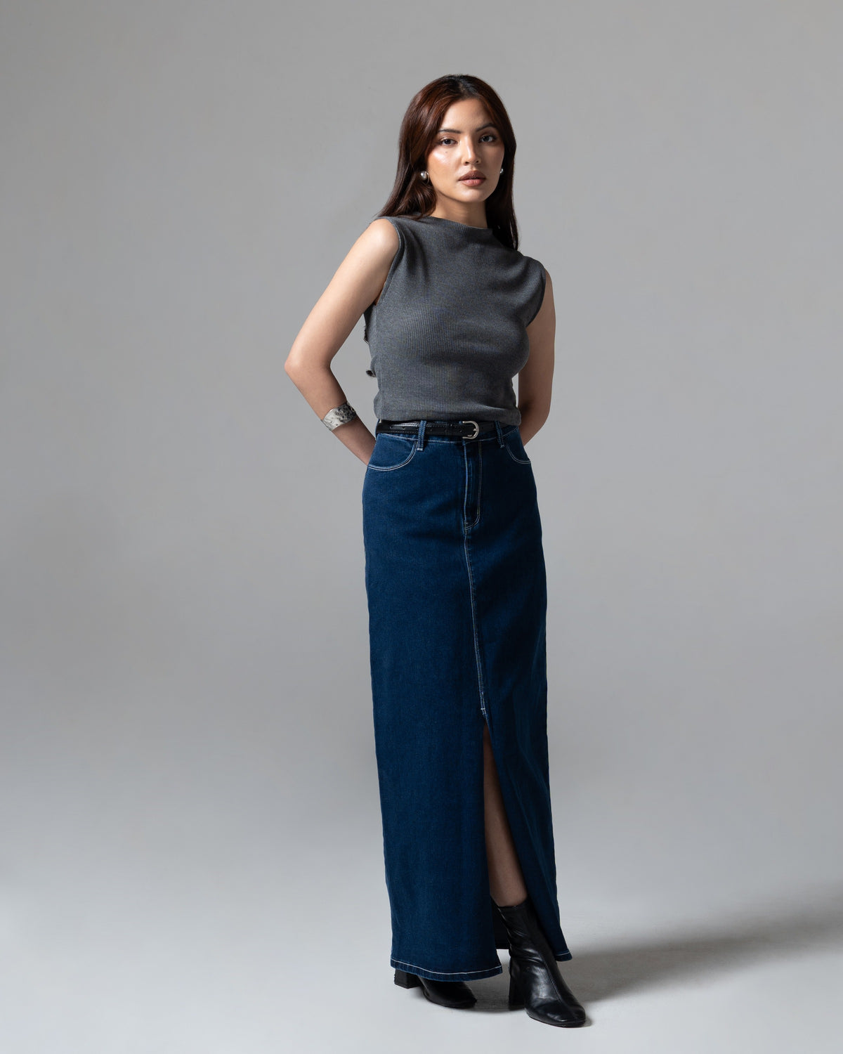 Dale Long Skirt, regular size, tampak depan