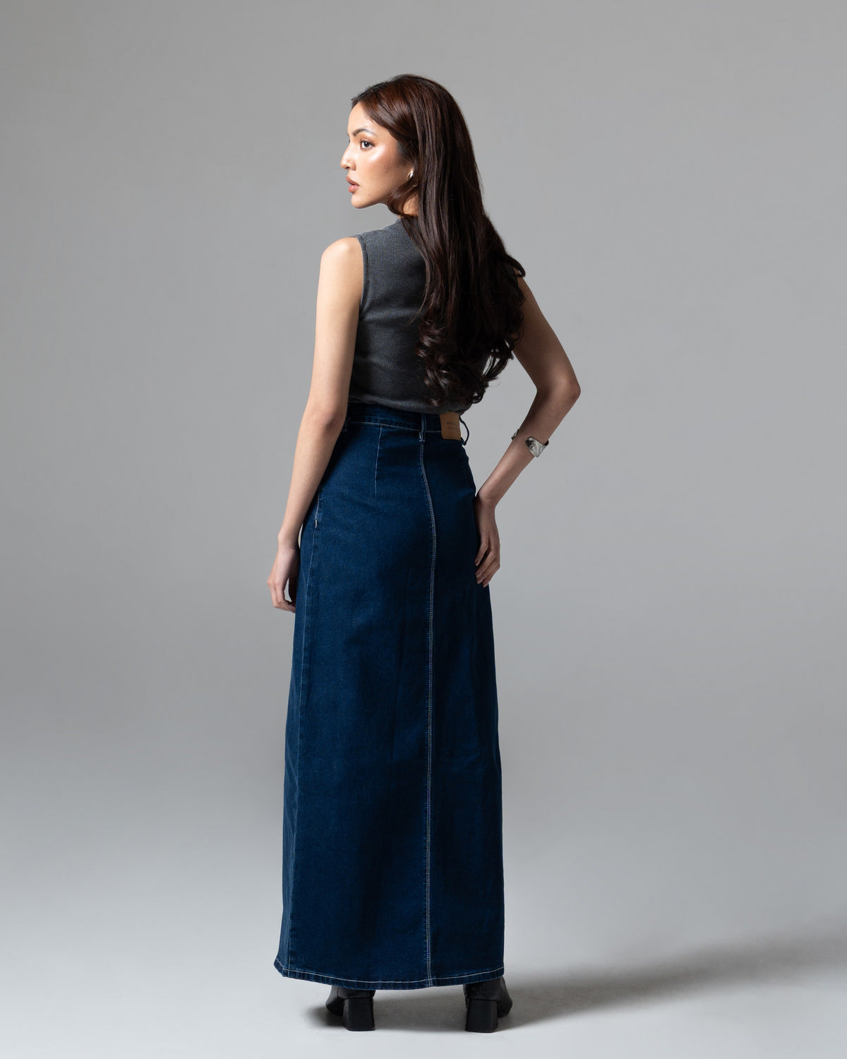 Dale Long Skirt, regular size, tampak depan