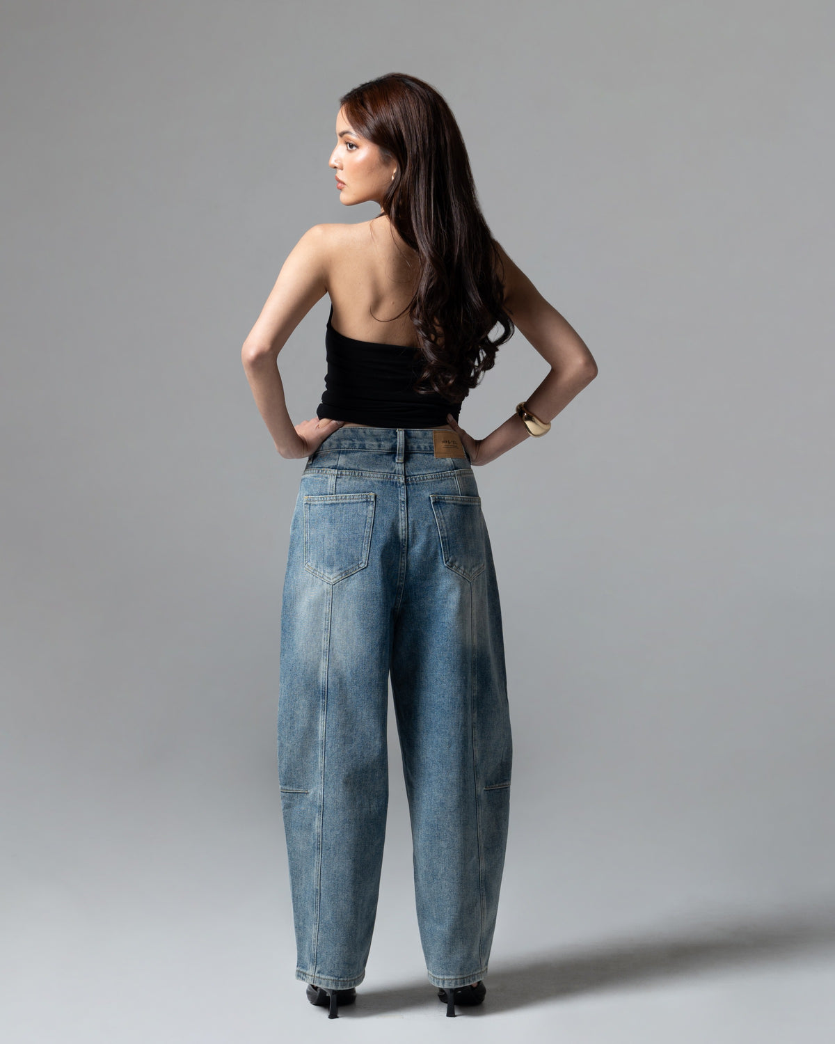 Daryl Barrel Jeans, regular size, tampak belakang