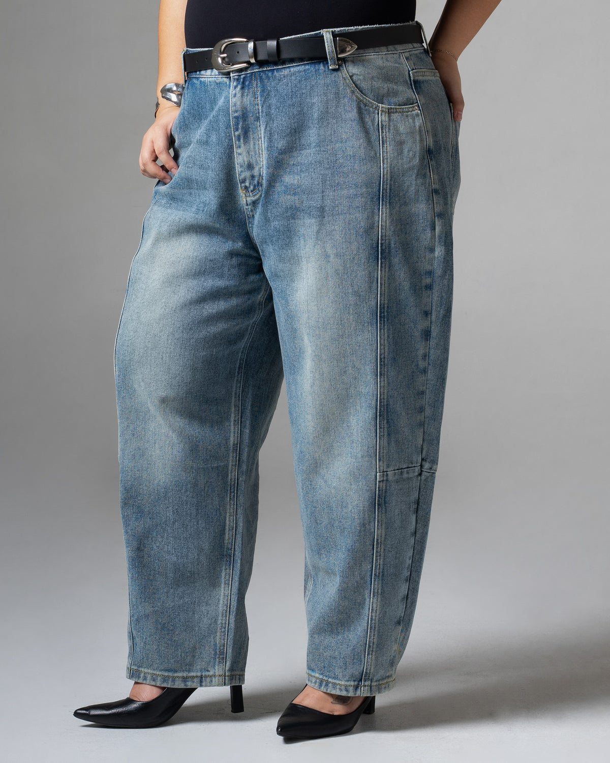 Daryl Barrel Jeans, detail depan
