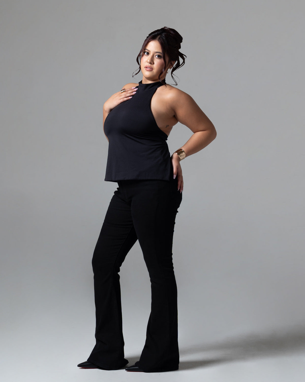 Kelly Flare Jeans Black, mid size, tampak depan