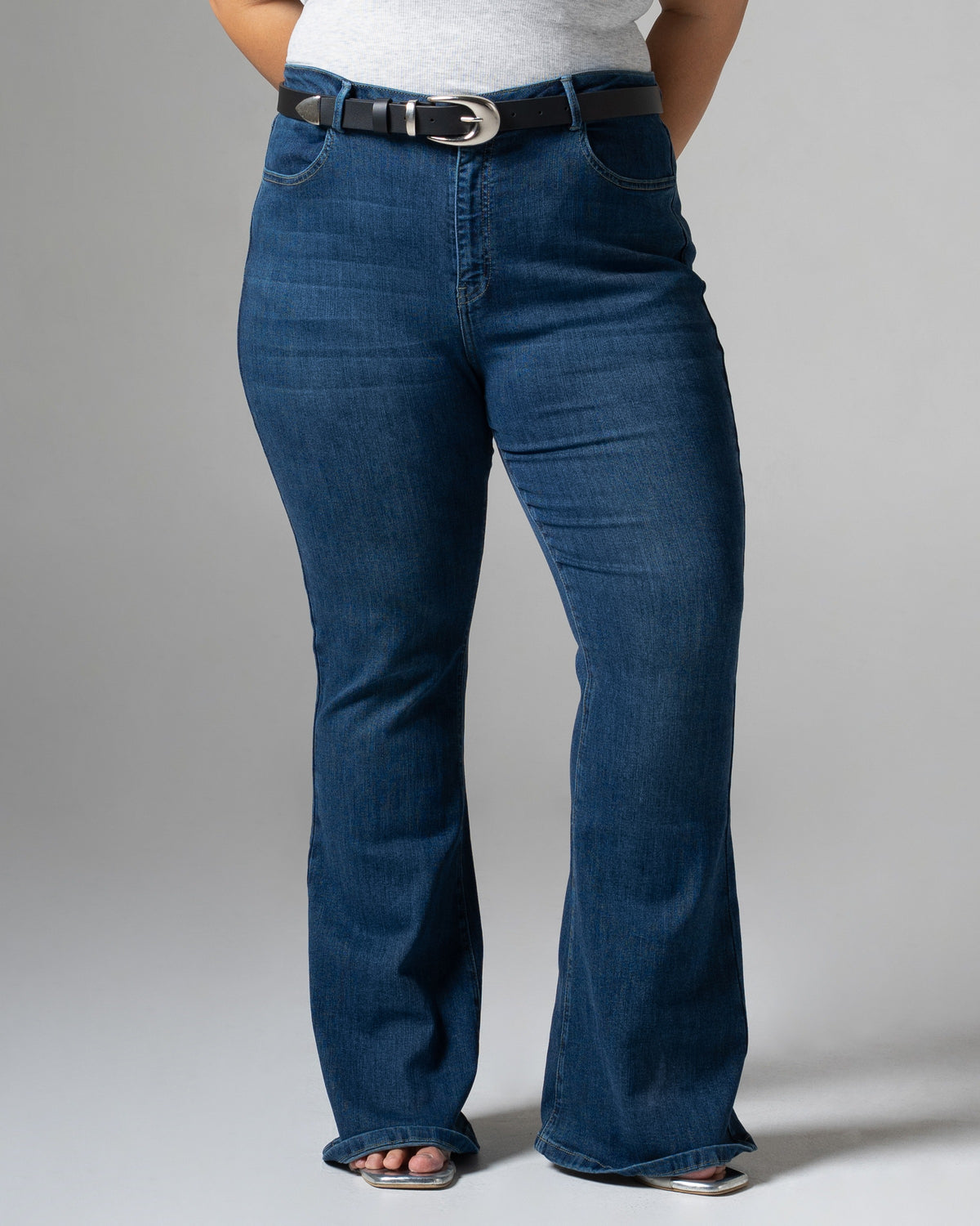 Kelly Flare Jeans Dark Blue, big size, detail depan