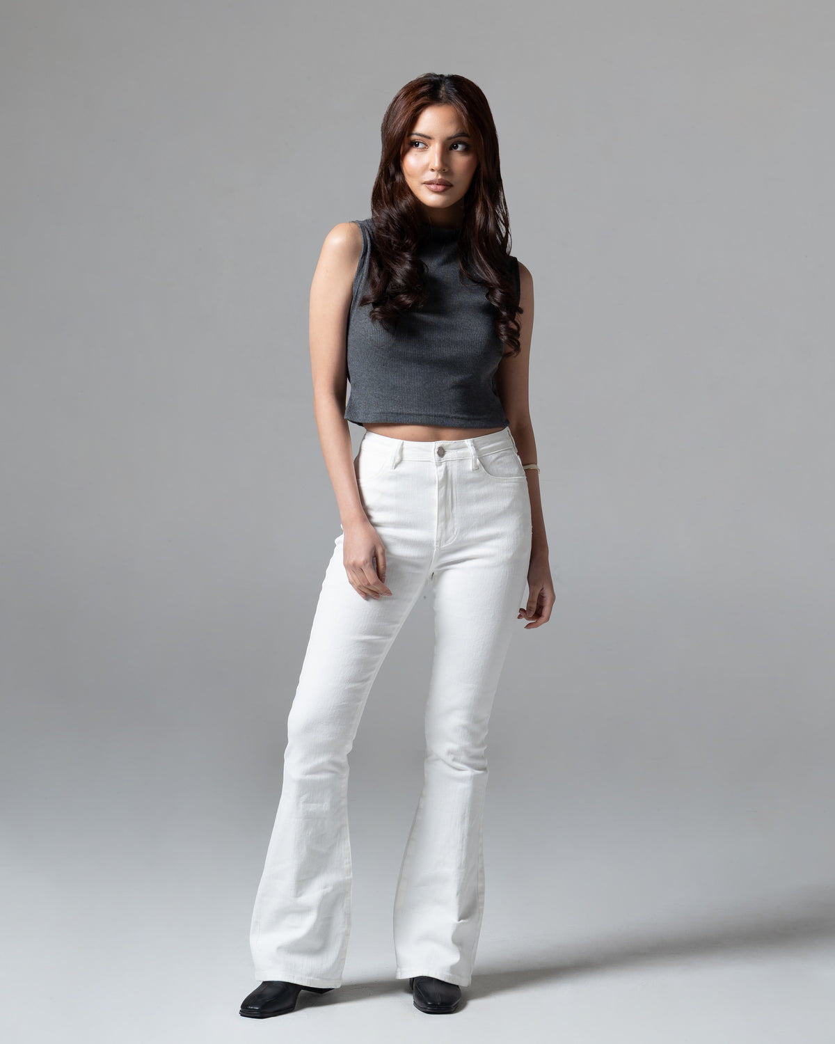 Kelly Flare Jeans White, regular size, tampak depan