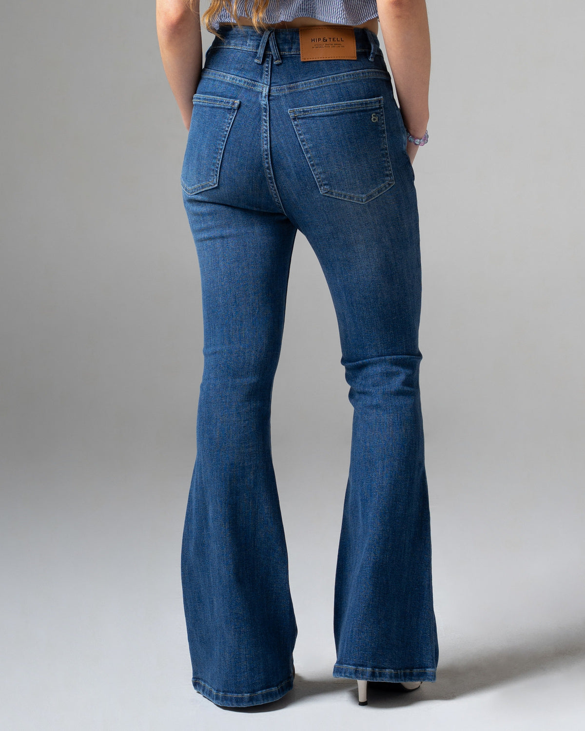 Kelly Flare Jeans Petite Ocean Blue, detail belakang