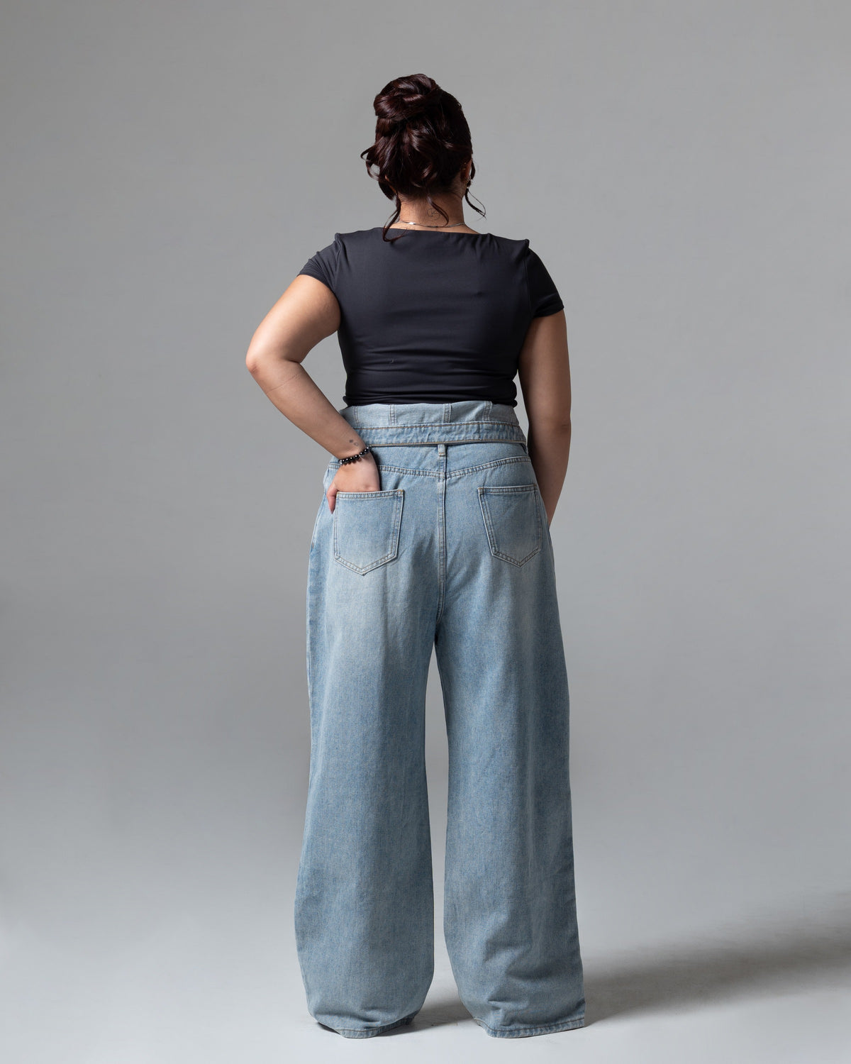 Kourtney Baggy Jeans, mid size, tampak belakang