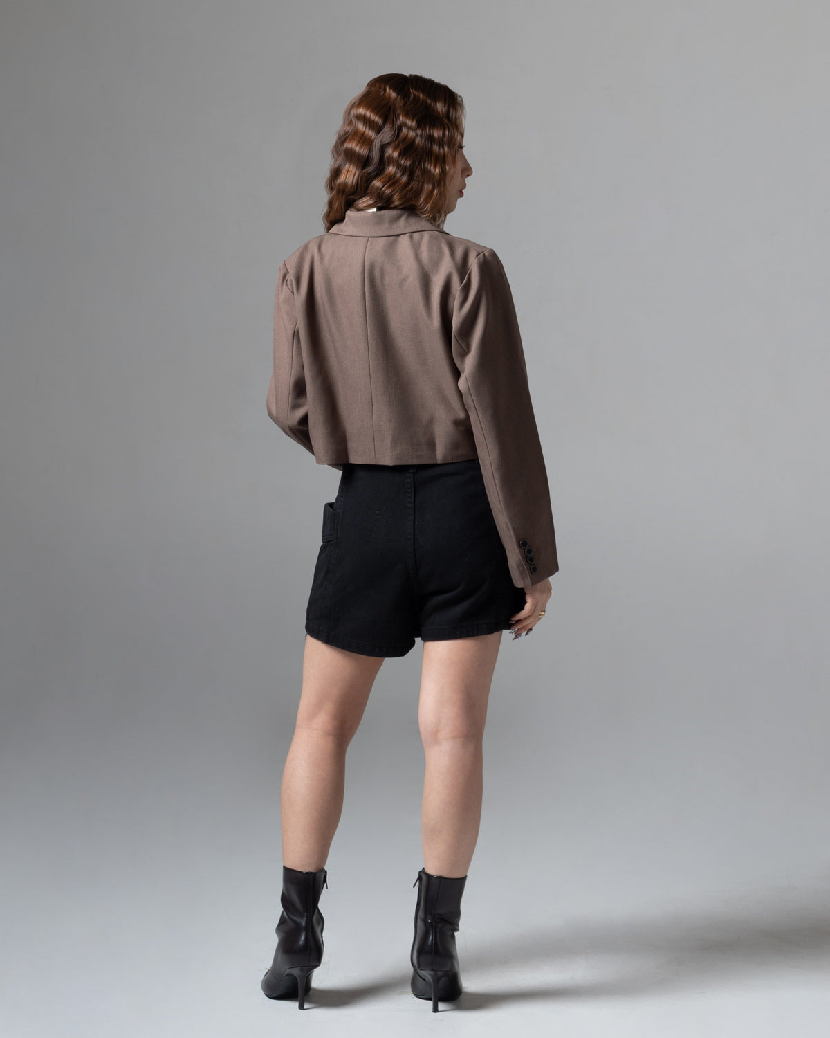 Monet Skort Jeans Black, petite size, tampak belakang