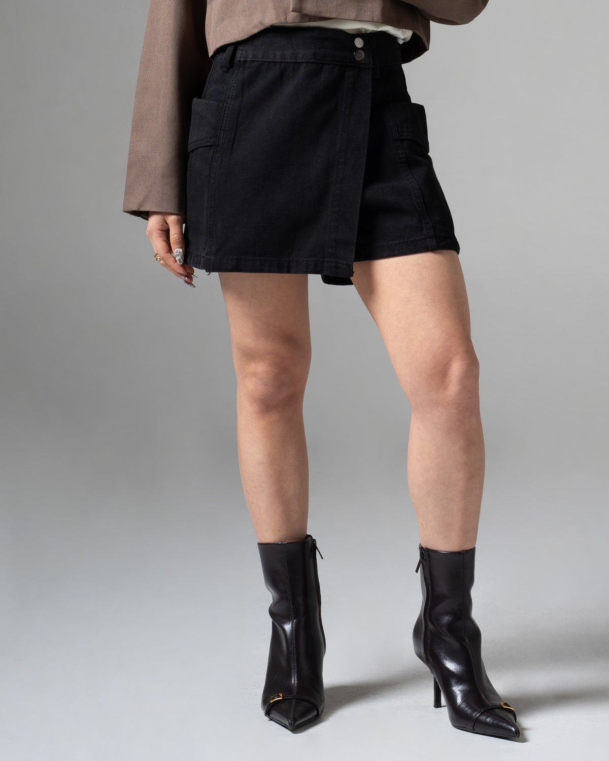 Monet Skort Jeans Black, detail depan