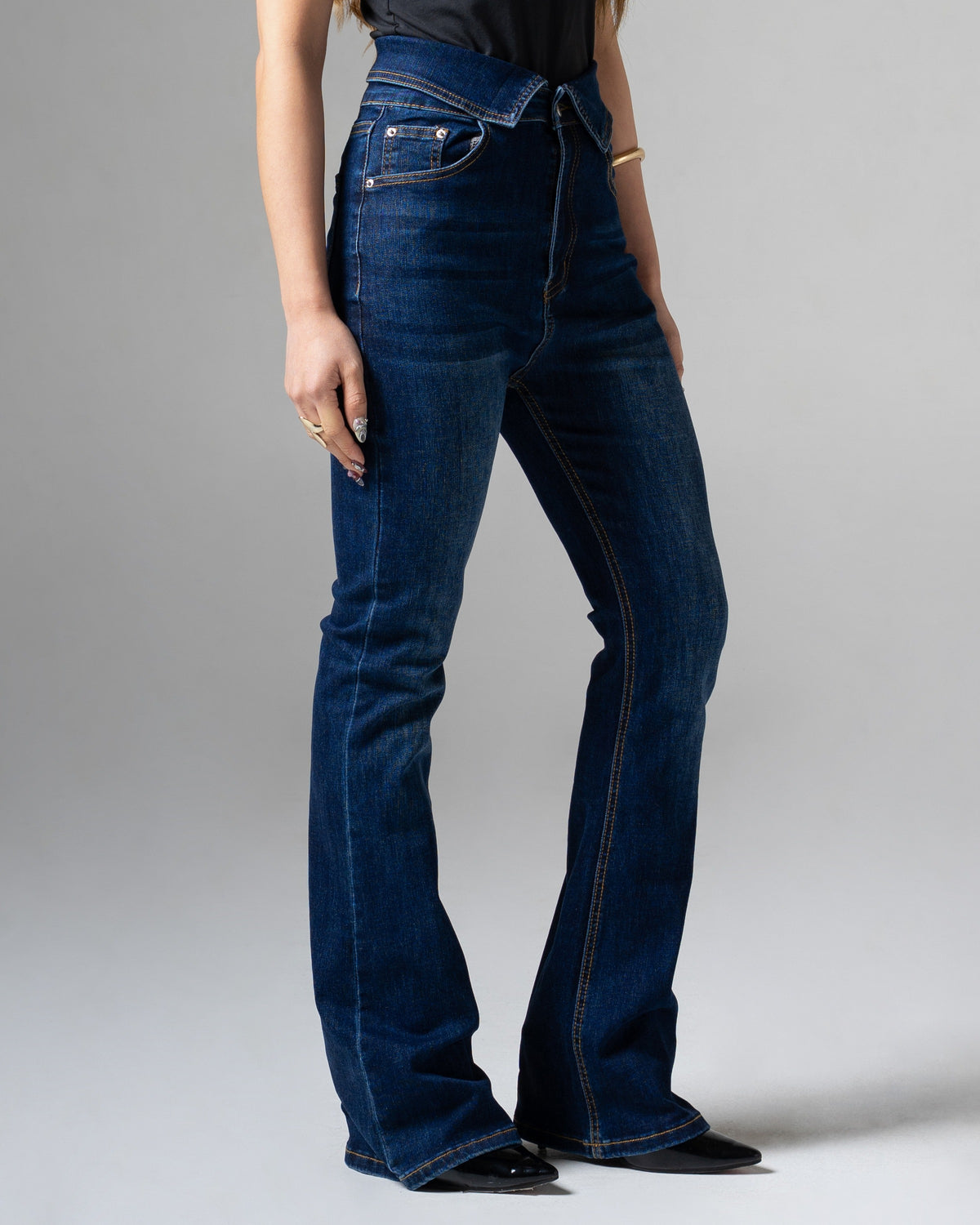 Vivienne Cutbray Jeans Black Blue, detail depan