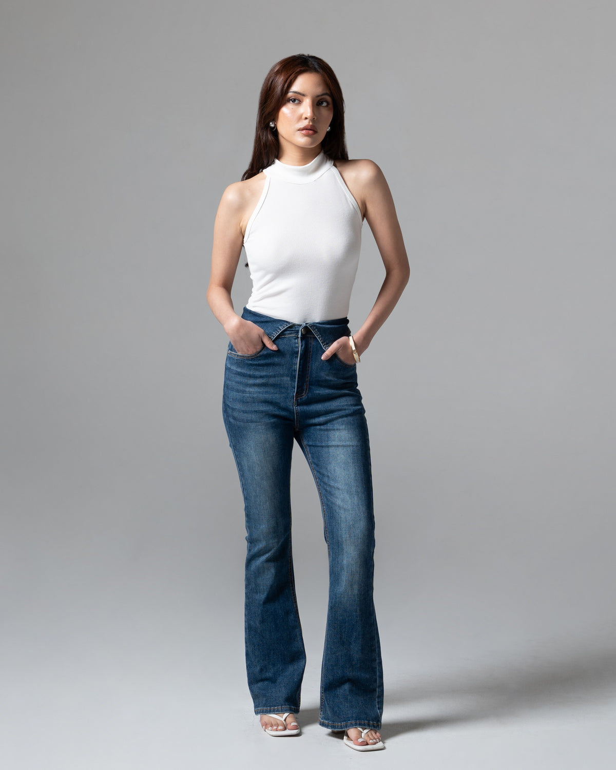 Vivienne Cutbray Jeans Dark Blue, regular size, tampak depan