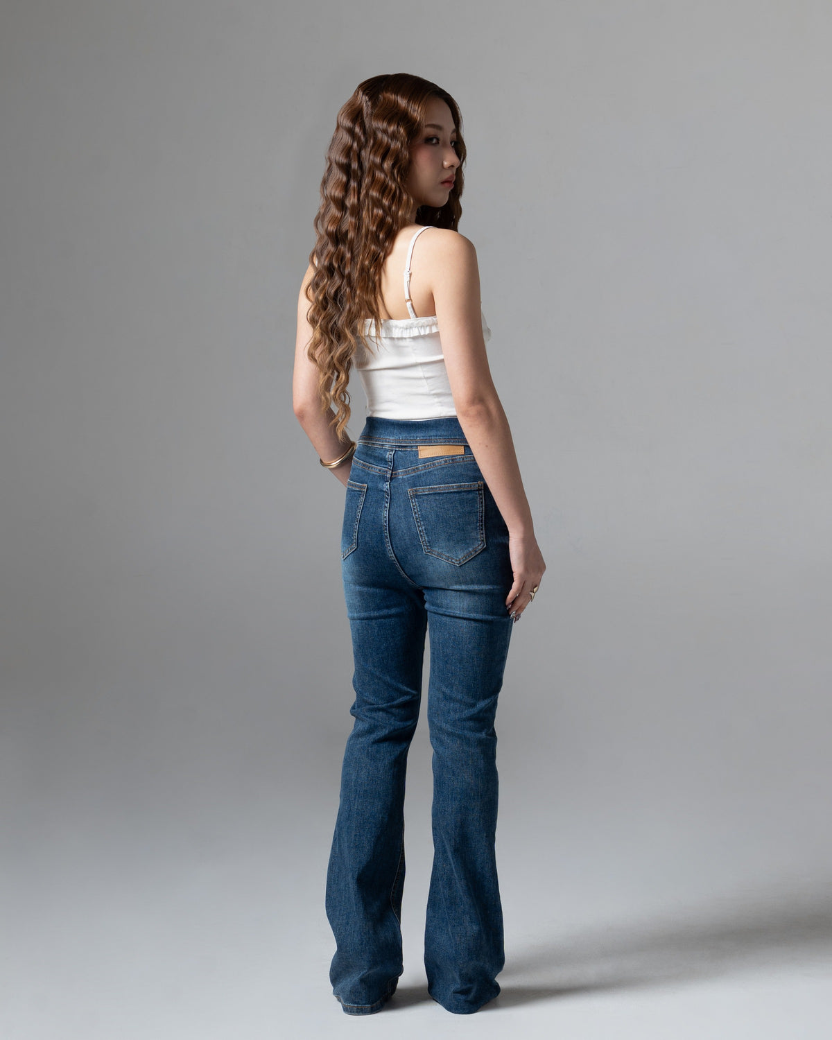 Vivienne Cutbray Jeans Dark Blue, petite size, tampak belakang