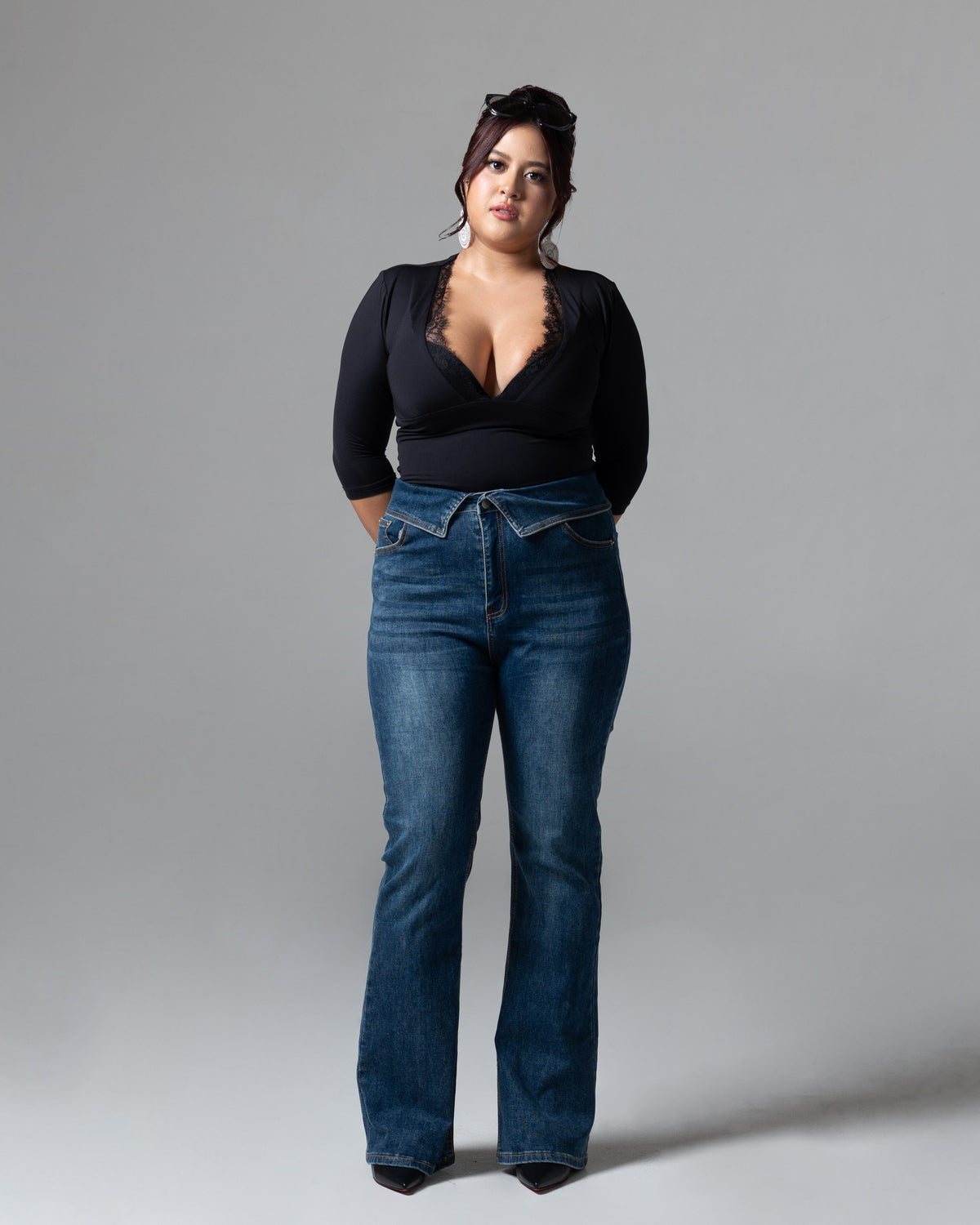 Vivienne Cutbray Jeans Dark Blue, mid size, tampak depan