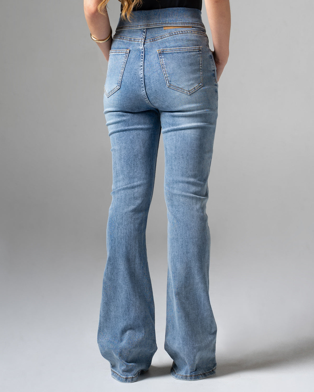 Vivienne Cutbray Jeans Light Blue, detail belakang