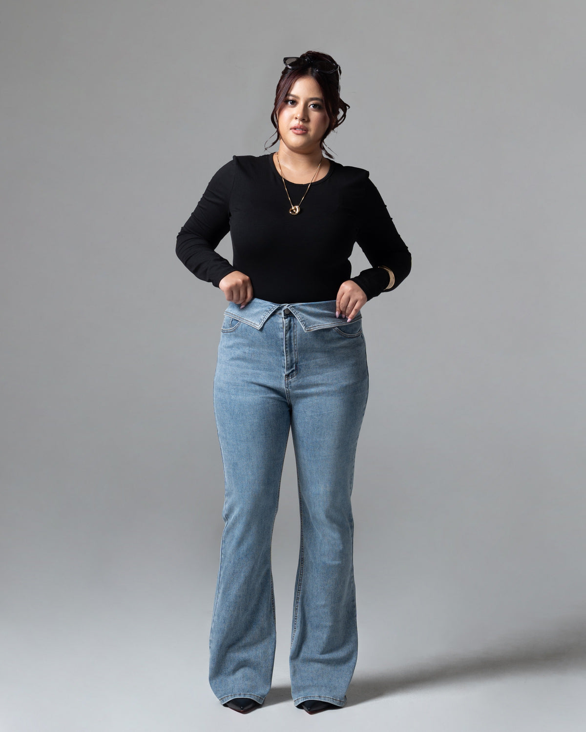 Vivienne Cutbray Jeans Light Blue, mid size, tampak depan